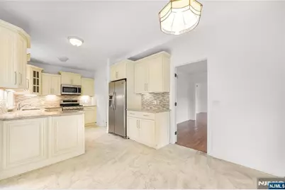 519 Summit Avenue, Fort Lee, NJ 07024 - Photo 11