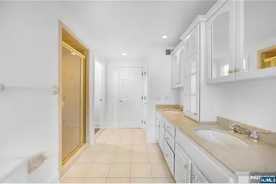 519 Summit Avenue, Fort Lee, NJ 07024 - Photo 23