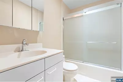 8 Wadsworth Court, Teaneck Township, NJ 07666 - Photo 23