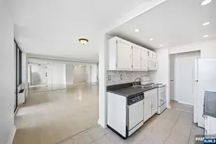 300 Winston 807, Cliffside Park, NJ 07010 - Photo 5