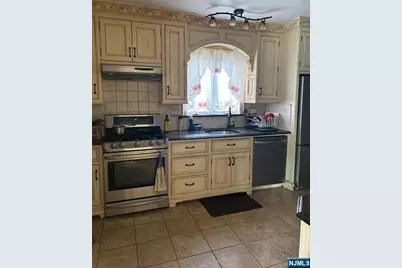 521 Olympia Avenue, Cliffside Park, NJ 07010 - Photo 3