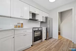 100 Cortland Pl, Tenafly, NJ 07670 - Photo 9