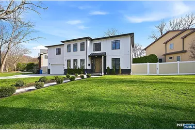 66 Knollwood Drive, Paramus, NJ 07652 - Photo 3