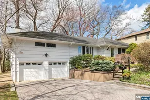 833 Koman Dr, Paramus, NJ 07652 - Photo 3