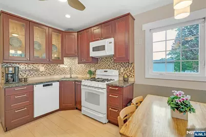 354 Liberty Avenue, Hillsdale, NJ 07642 - Photo 17