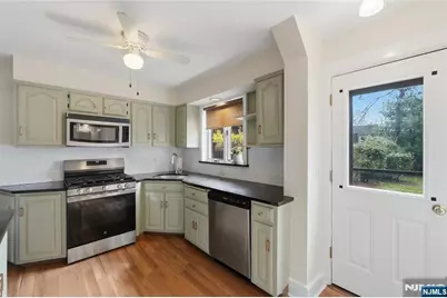 54 Pomander Walk, Ridgewood, NJ 07450 - Photo 9