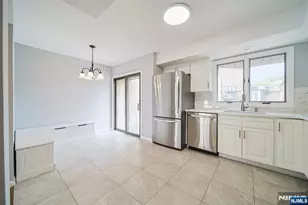 18 Veterans Way, Edgewater, NJ 07020 - Photo 9