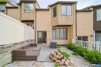 18 Veterans Way, Edgewater, NJ 07020 - Photo 15