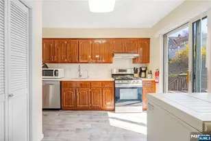 410 Mayer Ct 1st Fl With, Ridgefield, NJ 07657 - Photo 9