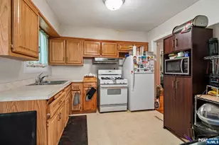 103 Glenbrook Pkwy, Englewood, NJ 07631 - Photo 7