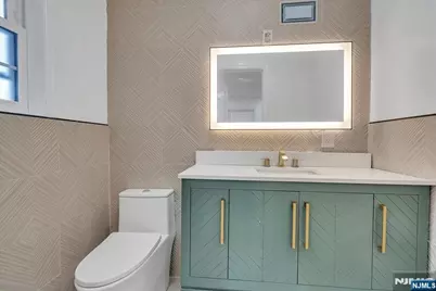 21 Cross Street, Montclair, NJ 07042 - Photo 11