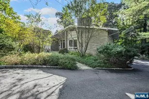 192 Stonehurst Dr, Tenafly, NJ 07670 - Photo 25