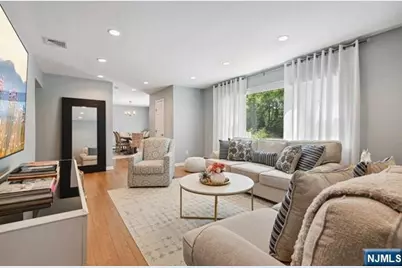 204 Deerfield Lane, Franklin Lakes, NJ 07417 - Photo 9