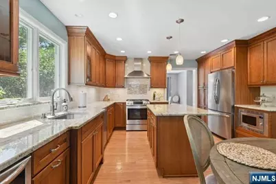 204 Deerfield Lane, Franklin Lakes, NJ 07417 - Photo 5