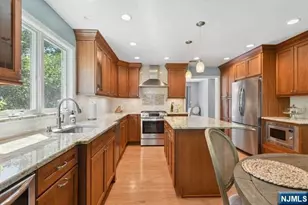 204 Deerfield Ln, Franklin Lakes, NJ 07417 - Photo 5