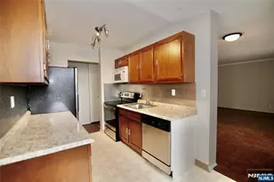 300 Winston Dr 106, Cliffside Park, NJ 07010 - Photo 13