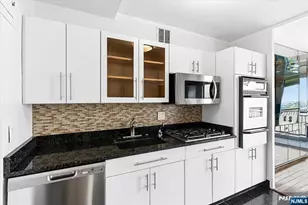 2 Horizon Road 1214, Fort Lee, NJ 07024 - Photo 9