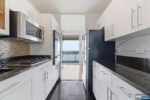 2 Horizon Road 1214, Fort Lee, NJ 07024 - Photo 7