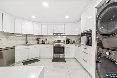 427 Harmon Cove Tower 427 #427, Secaucus, NJ 07094 - Photo 3