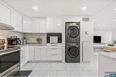 427 Harmon Cove Tower 427 #427, Secaucus, NJ 07094 - Photo 5