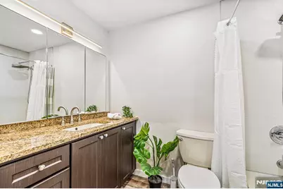 427 Harmon Cove Tower 427 #427, Secaucus, NJ 07094 - Photo 17