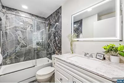 427 Harmon Cove Tower 427 #427, Secaucus, NJ 07094 - Photo 13