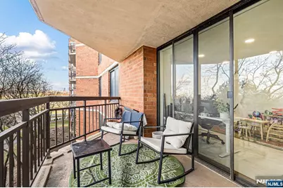 427 Harmon Cove Tower 427 #427, Secaucus, NJ 07094 - Photo 21