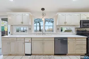 703 Stewart St, Ridgefield, NJ 07657 - Photo 7