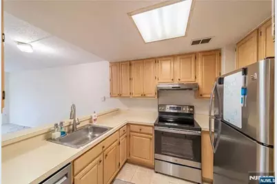 310 Lookout Avenue 304 #304, Hackensack, NJ 07630 - Photo 3