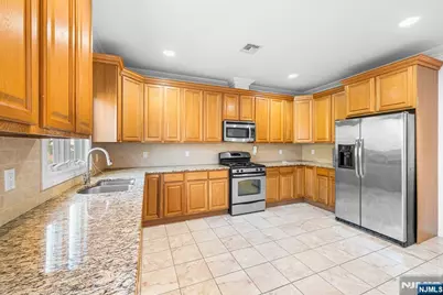 233 5th Street B #B, Fairview, NJ 07022 - Photo 11