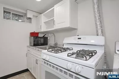 227 Clinton Avenue, Bergenfield, NJ 07621 - Photo 31