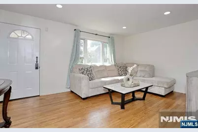 227 Clinton Avenue, Bergenfield, NJ 07621 - Photo 5