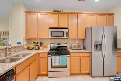 10 Iris Lane 605 #605, Garfield, NJ 07026 - Photo 11