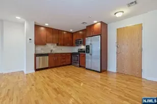17 Meadow Road 104, Rutherford, NJ 07070 - Photo 3