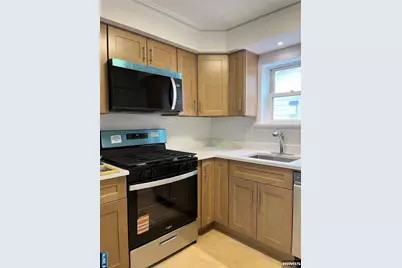 524 Kearney Avenue 1 #1, Cliffside Park, NJ 07010 - Photo 3