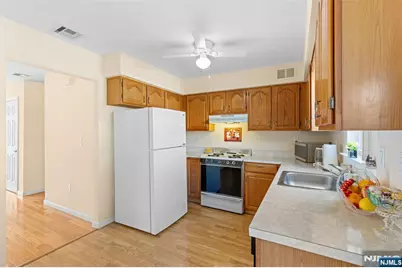 33 Ingraffia Drive, Elmwood Park, NJ 07407 - Photo 9