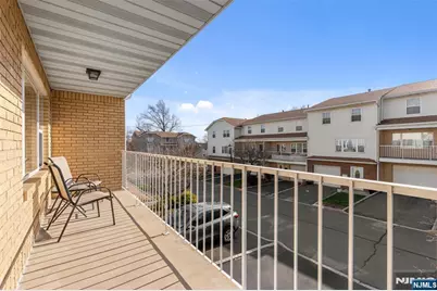 33 Ingraffia Drive, Elmwood Park, NJ 07407 - Photo 5