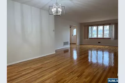 32 Forsythia Lane #A, Paramus, NJ 07652 - Photo 11