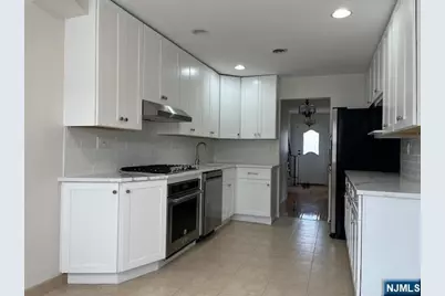 32 Forsythia Lane #A, Paramus, NJ 07652 - Photo 5