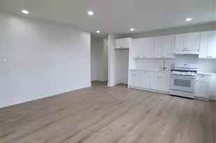 15 Van Court Land Pl, Ridgefield, NJ 07657 - Photo 3