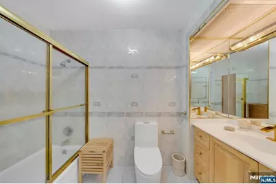 300 Winston 2110 #2110, Cliffside Park, NJ 07010 - Photo 15