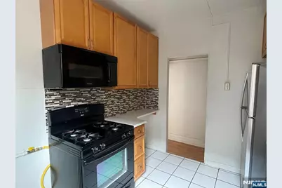 10 Hilliard Avenue 5 #5, Edgewater, NJ 07020 - Photo 1