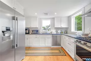 22 Center St, Midland Park, NJ 07432 - Photo 9