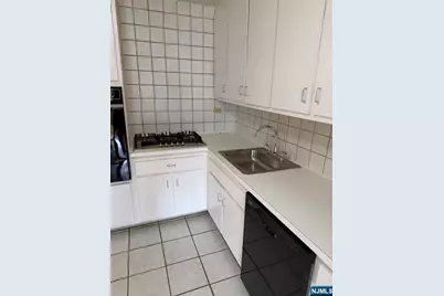 39 39th Street 2L #2L, Paterson, NJ 07514 - Photo 9