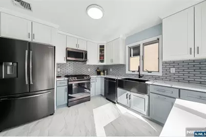 224 Warren Avenue A #A, Fort Lee, NJ 07024 - Photo 11