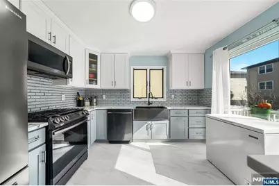 224 Warren Avenue A #A, Fort Lee, NJ 07024 - Photo 9