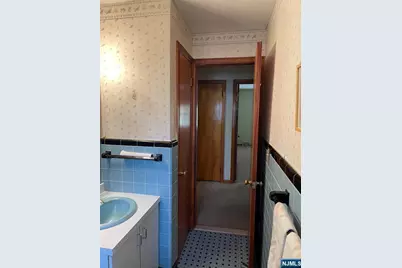 529 Fern Avenue, Lyndhurst Township, NJ 07071 - Photo 19