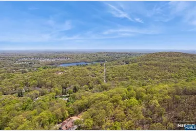 912 Cherokee Lane, Franklin Lakes, NJ 07417 - Photo 3