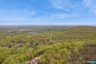 912 Cherokee Ln, Franklin Lakes, NJ 07417 - Photo 3