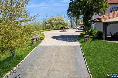 912 Cherokee Lane, Franklin Lakes, NJ 07417 - Photo 5